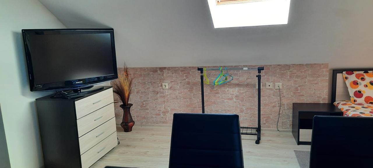 Студио Изгрев Burgas Bagian luar foto